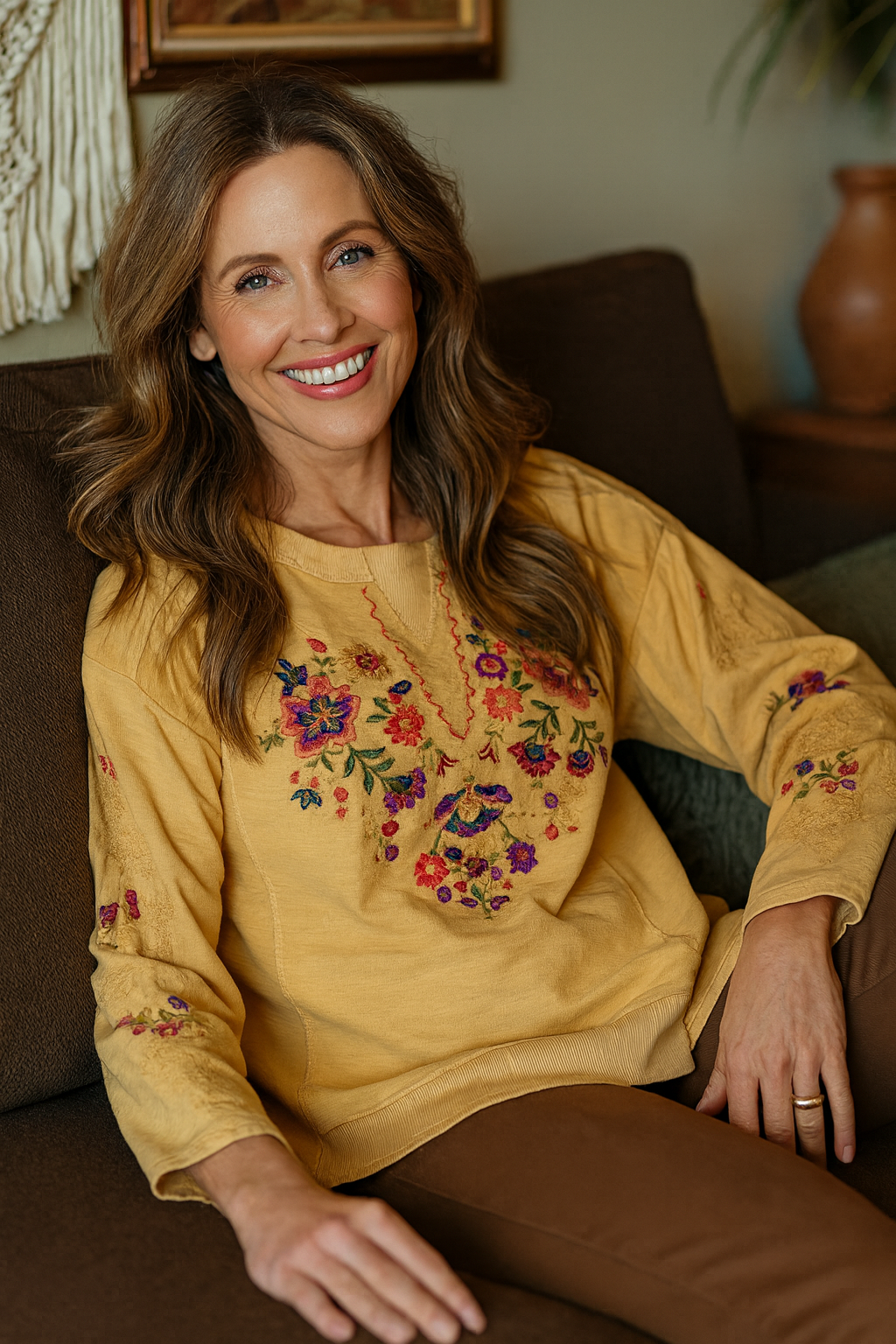 Embroidered Sweatshirt – Gold