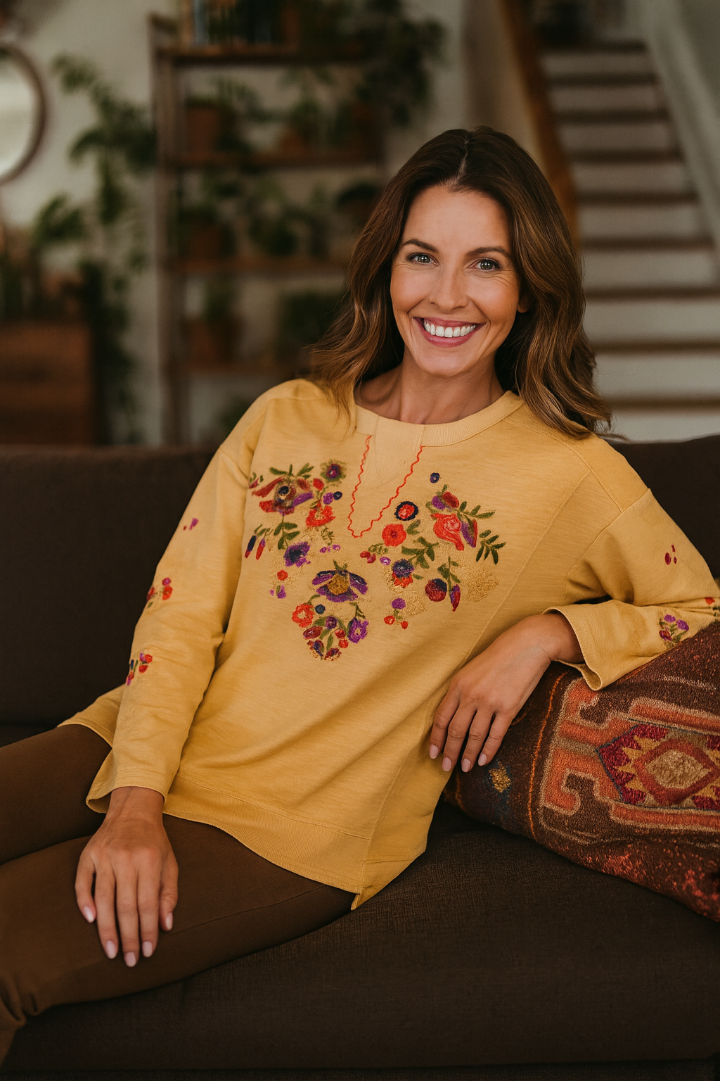 Embroidered Sweatshirt – Gold